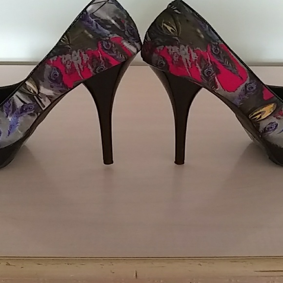 Shoes - Picture 4 of 4